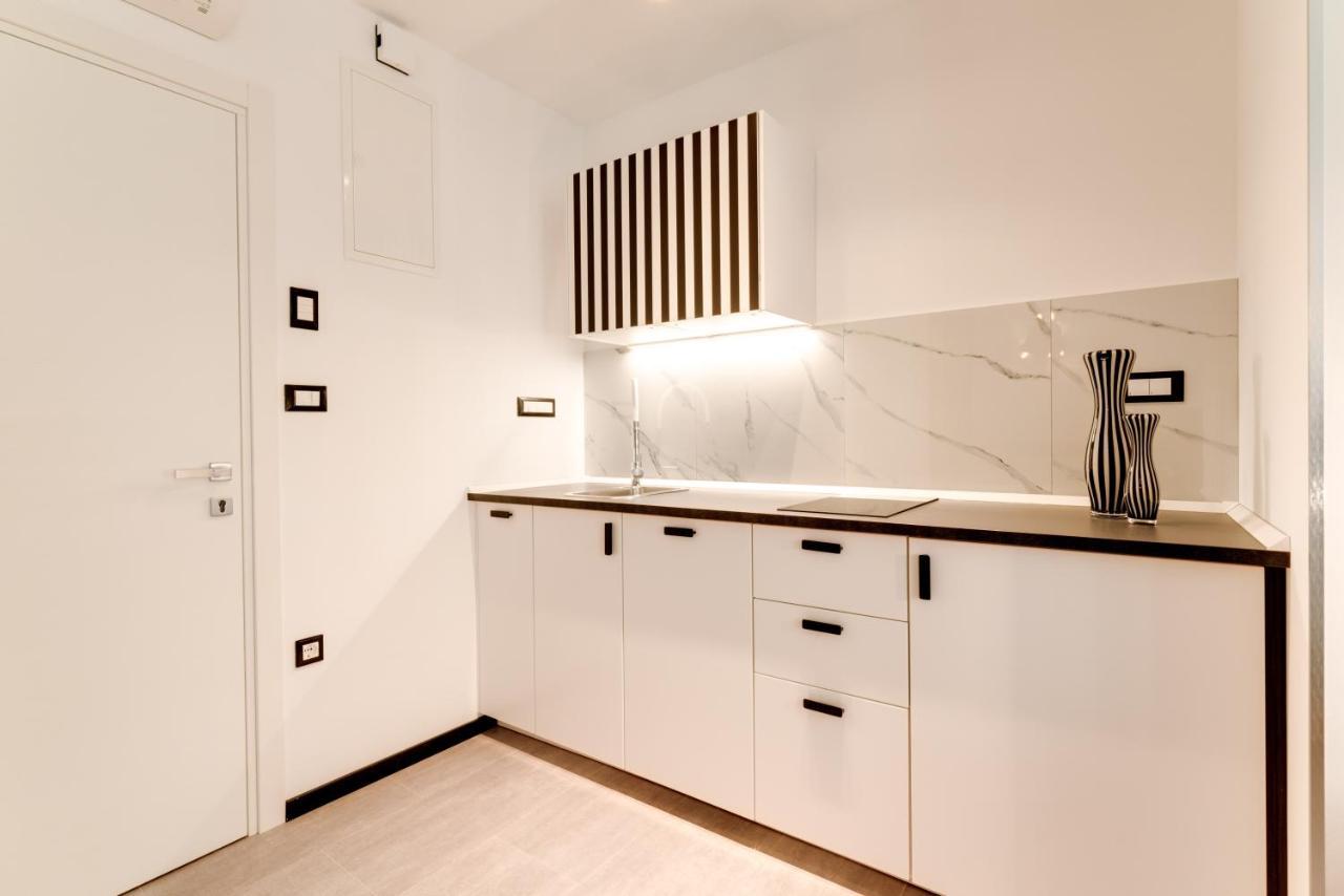 Black & White Apartments Rijeka Exterior foto